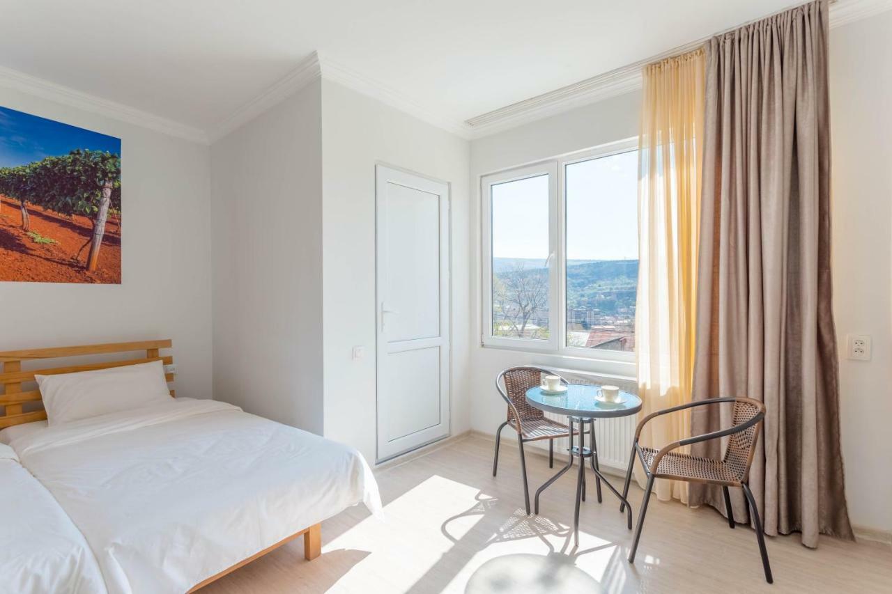 Hotel Tato Tbilisi Esterno foto