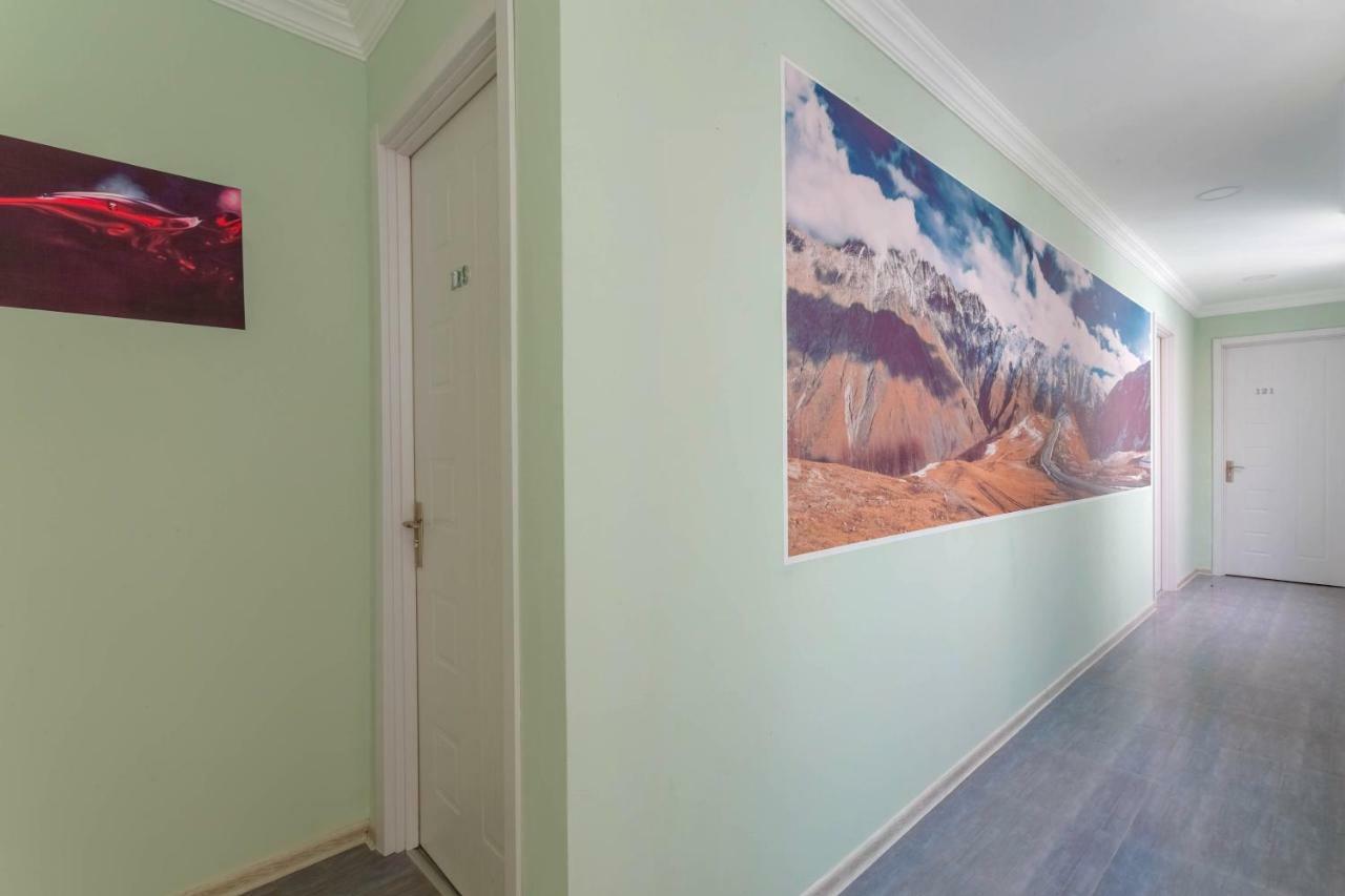 Hotel Tato Tbilisi Esterno foto